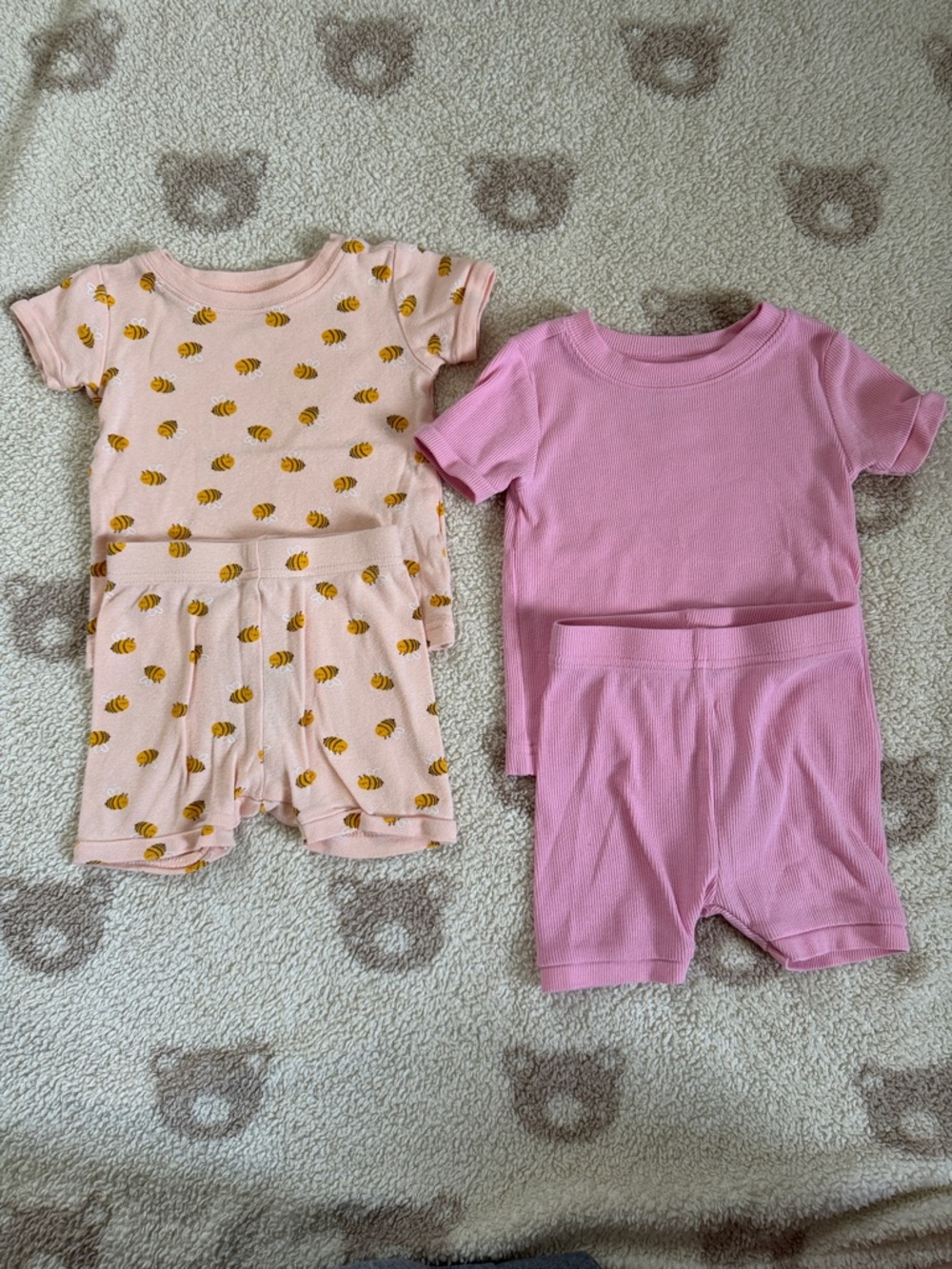 2-Pack Old Navy Baby Short Sleeve Pajama Sets in Pink & Bee Print 6-12m